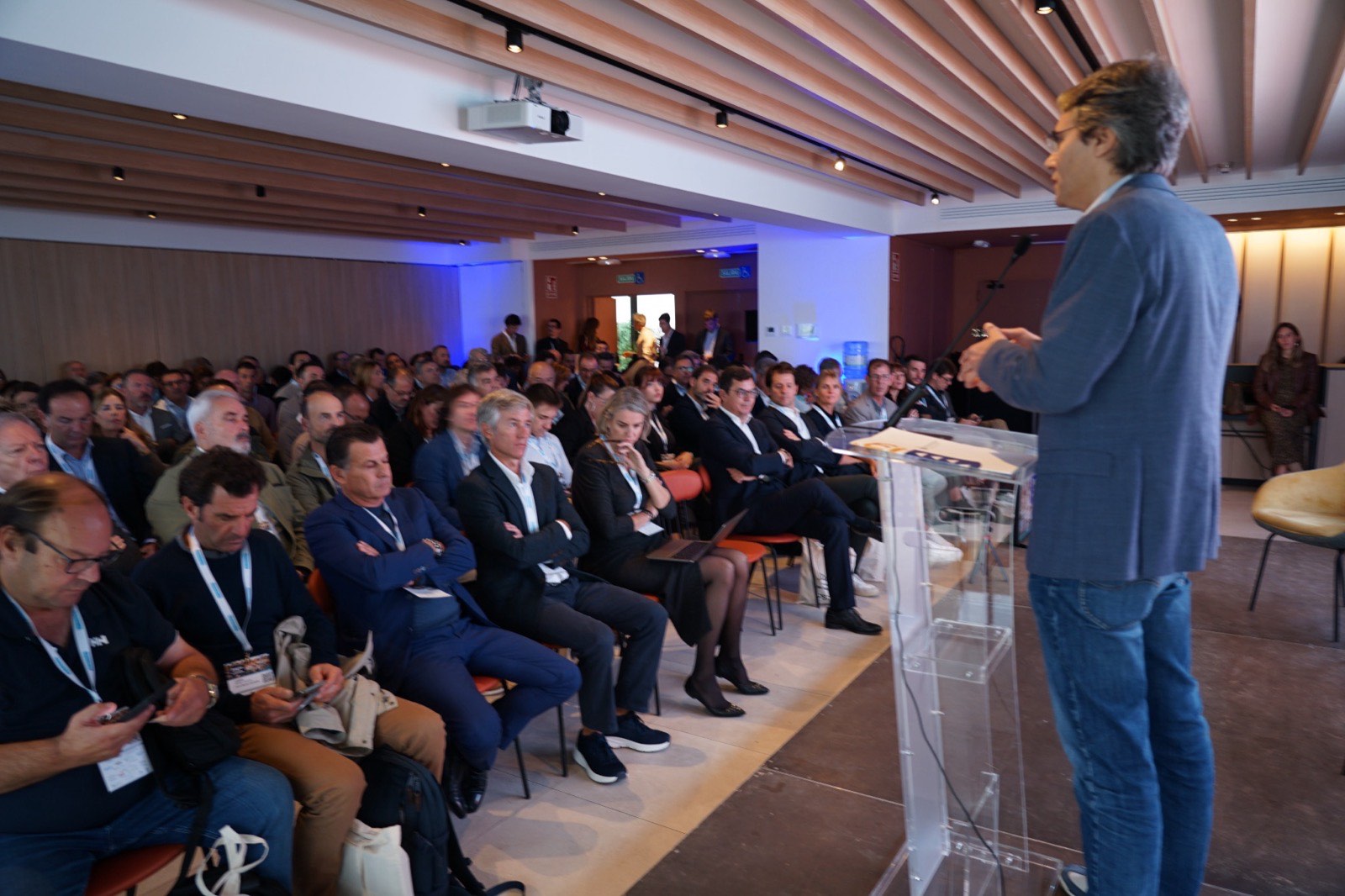 Sesión de clausura del I Congreso Nacional de Marinas de España, noviembre de 2025