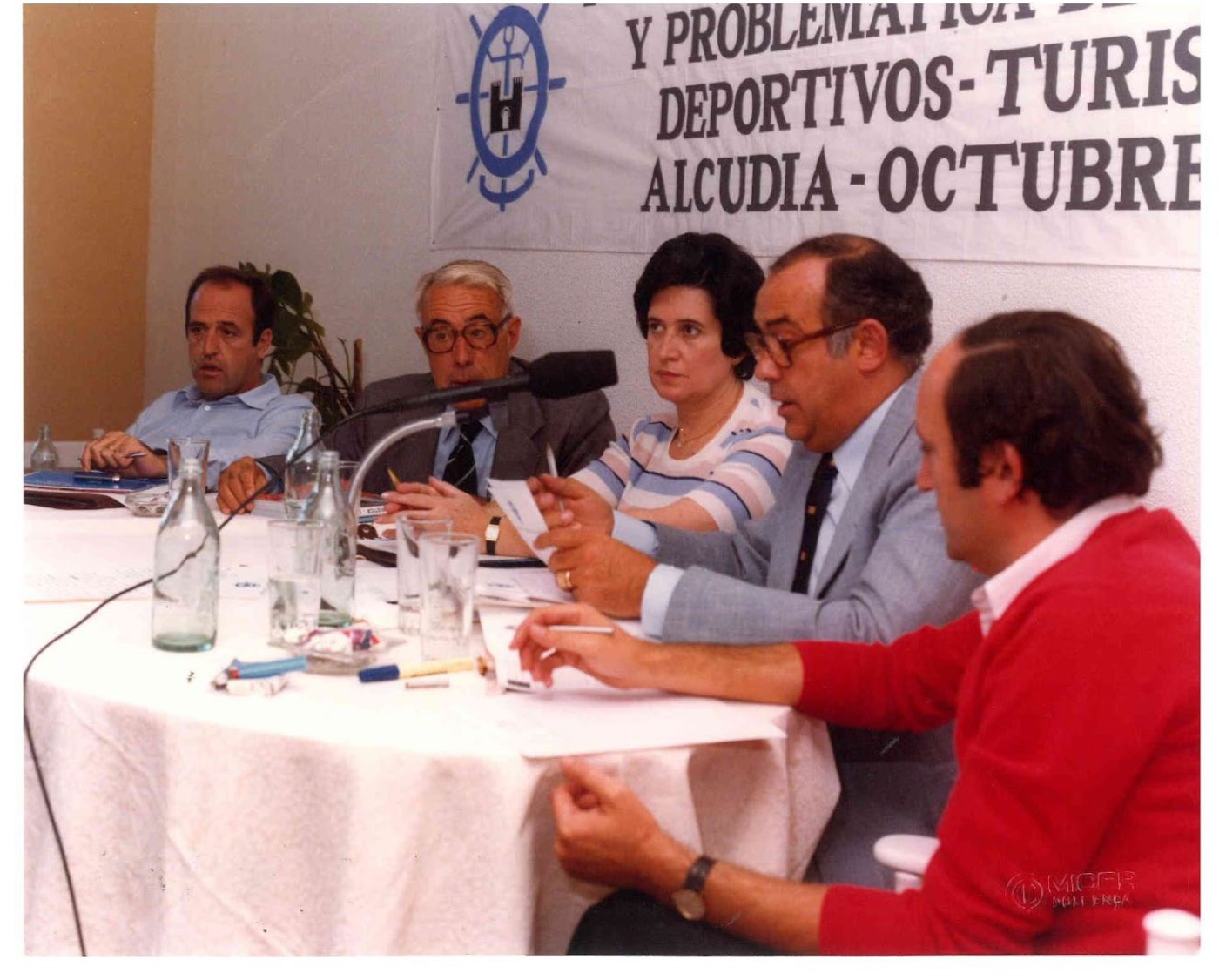 Mesa de trabajo del I Symposium Nacional de Puertos Deportivos-Turísticos, octubre de 1981