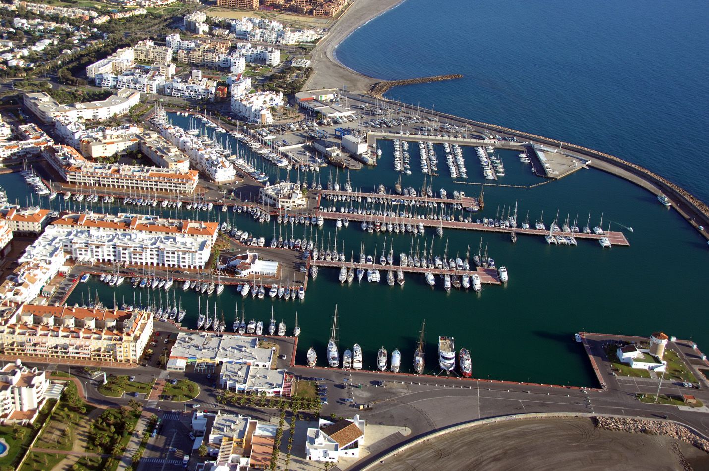 Almerimar: el pequeño Mónaco español con puerto deportivo de lujo