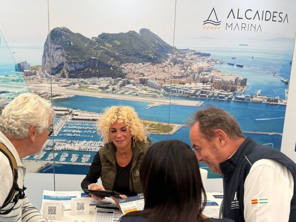 Marina Alcaidesa promociona la ciudad en la feria náutica internacional de Southampton