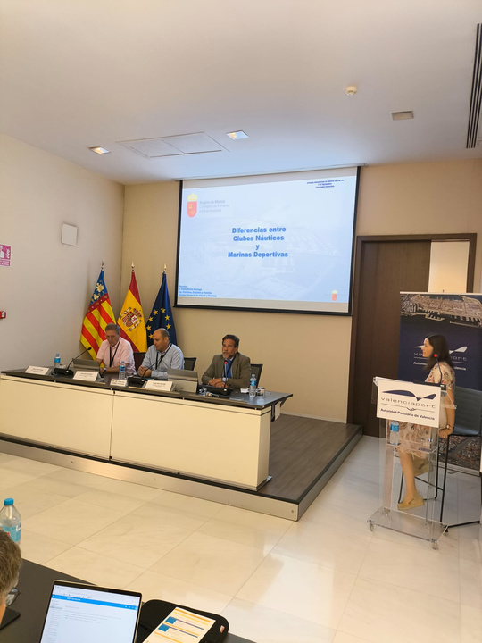 El Gobierno regional apuesta en Valencia por un modelo de gestión de puertos que integre las ventajas de los clubes náuticos y de las marinas deportivas