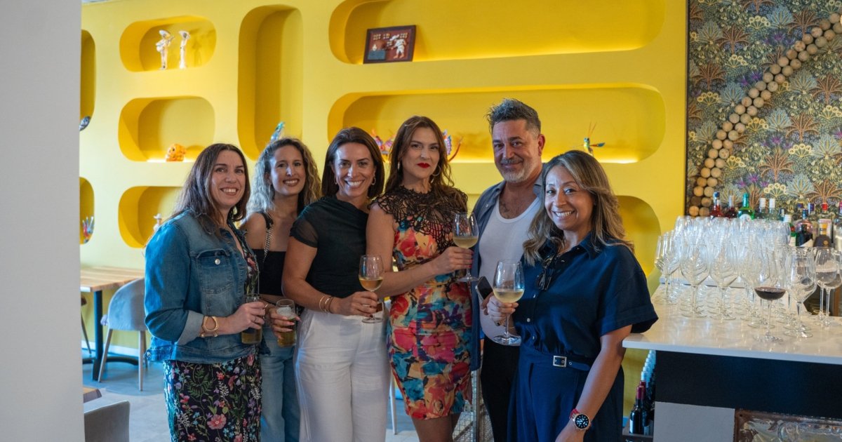 Puerto Calero amplía su oferta gastronómica con las aperturas de Abrasamar y 7 Gotas
