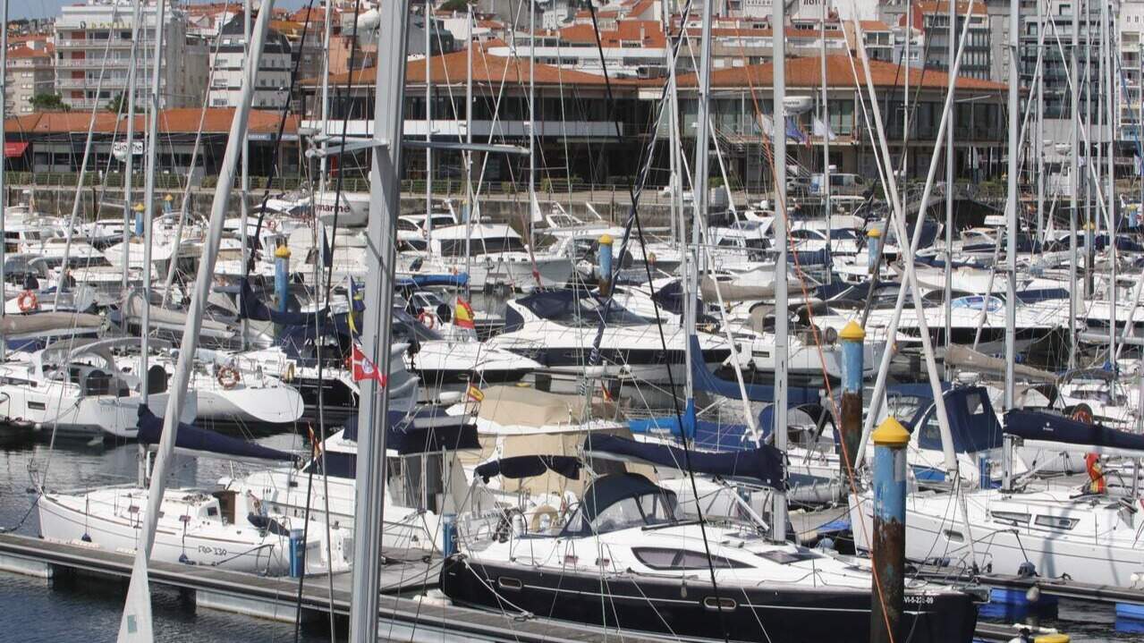 El puerto deportivo de Sanxenxo cuelga el cartel de completo para todo el verano