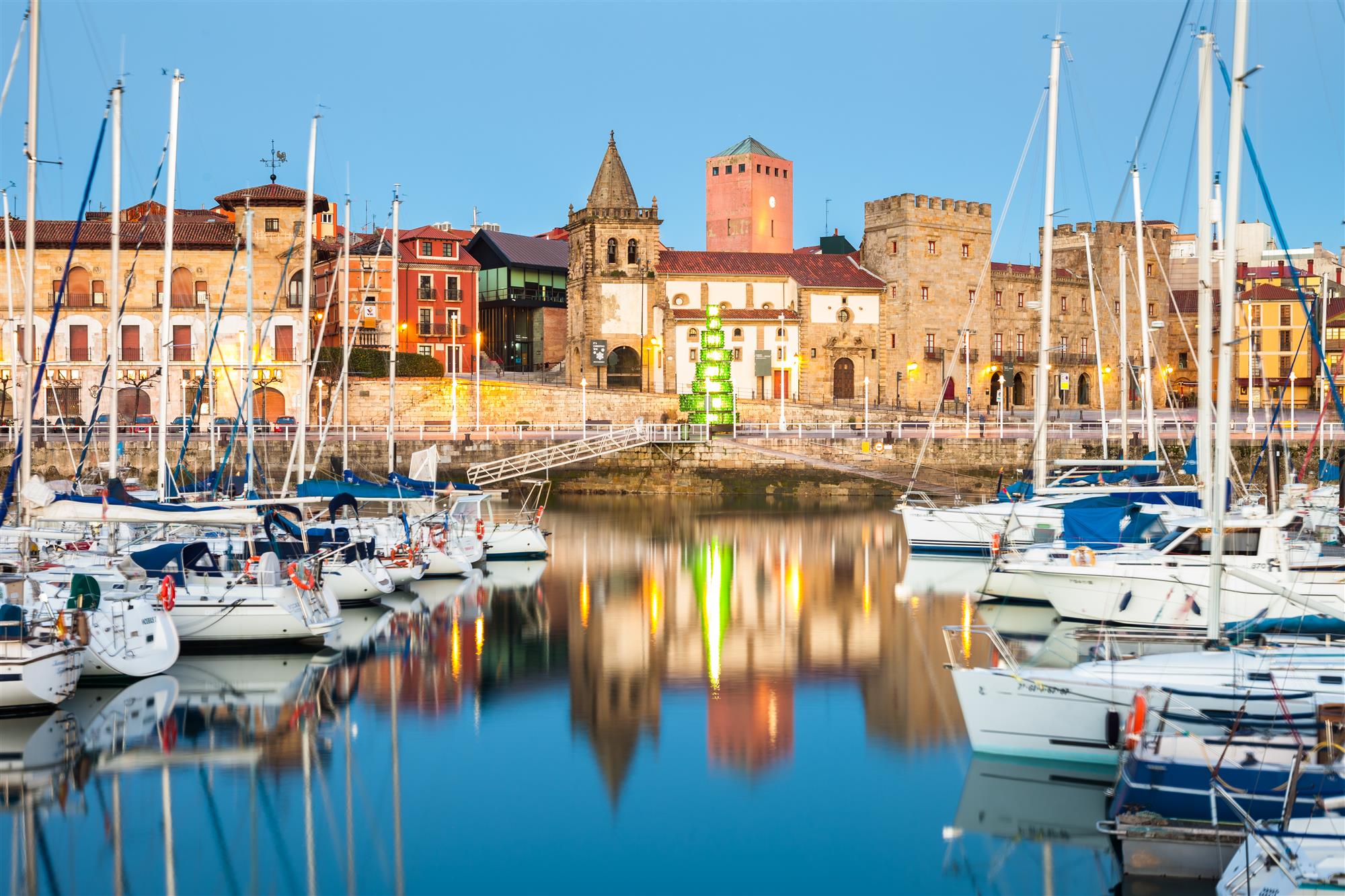 El puerto deportivo de Gijón renueva dos certificaciones de calidad y gestión ambiental