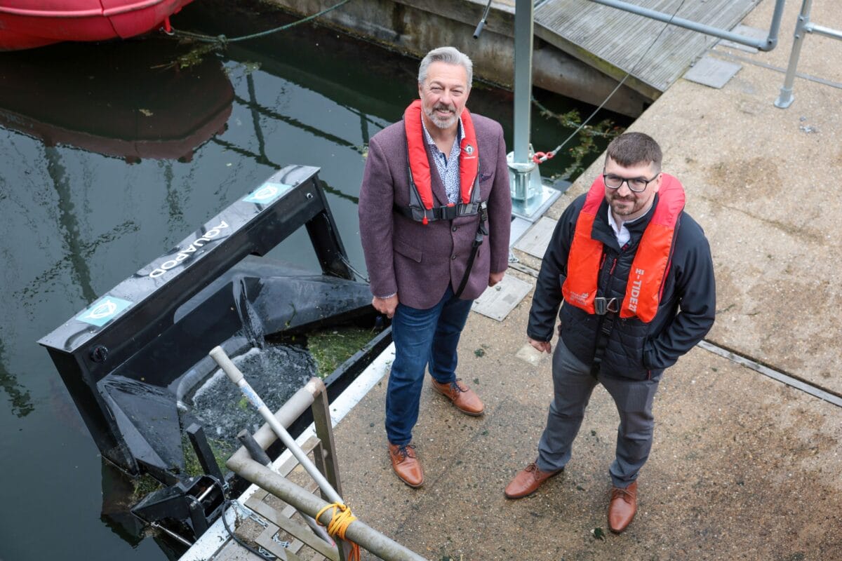 Belfast Harbour instala el primer 'Aquapod' de puerto deportivo del Reino Unido para capturar residuos flotantes