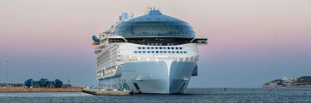 El puerto de Tarragona recibe la visita del nuevo megacrucero de turismo "Legend of the Seas"