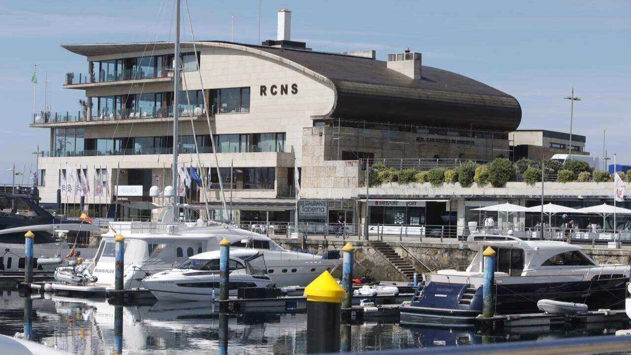 El puerto deportivo de Sanxenxo albergó más de 100 barcos en medio año